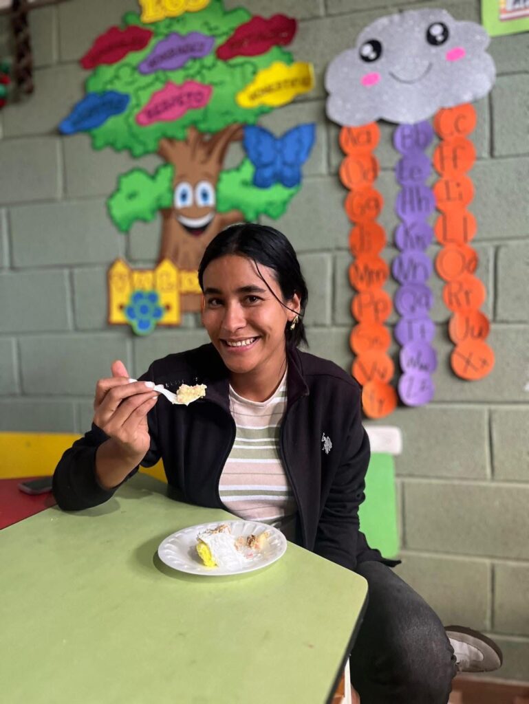 Maestra de CENTRO DE CUIDADO INFANTIL COCREBISTOL